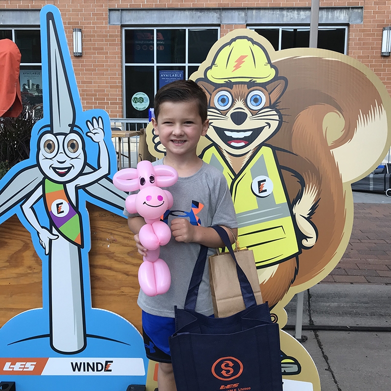 Kid next to LES ENERGIZERS